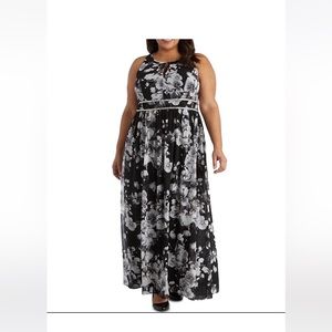 R&M Richards beautiful black and cream gown. New with tags. Never worn. 18W